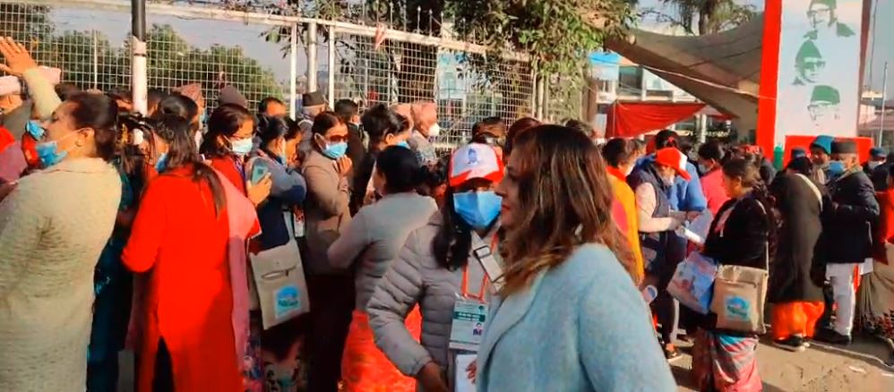 Congress has not started voting yet: Representatives have been in line since this morning